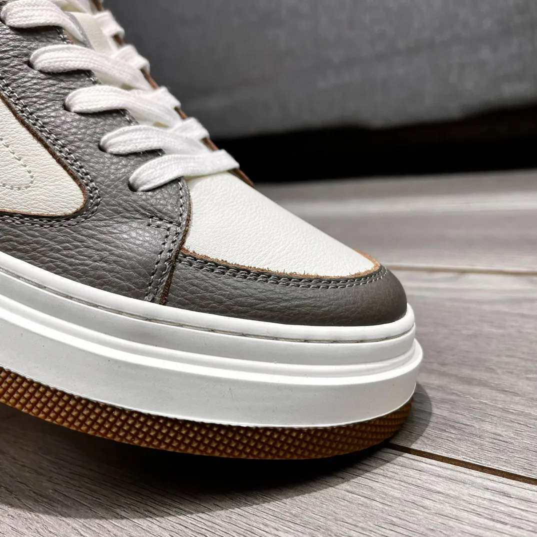 Factory price: 460💰LV's new casual high-top men's shoes👉 👉 Fashionable and versatile, 💞 Simple and elegant style, 🔊 The fabric is made of imported cowhide, ☑️breathable mesh lining, original wear-resistant rubber outsole, exclusive new style, taken in kind, five colors available, code number: 38-44, (45 can be customized)